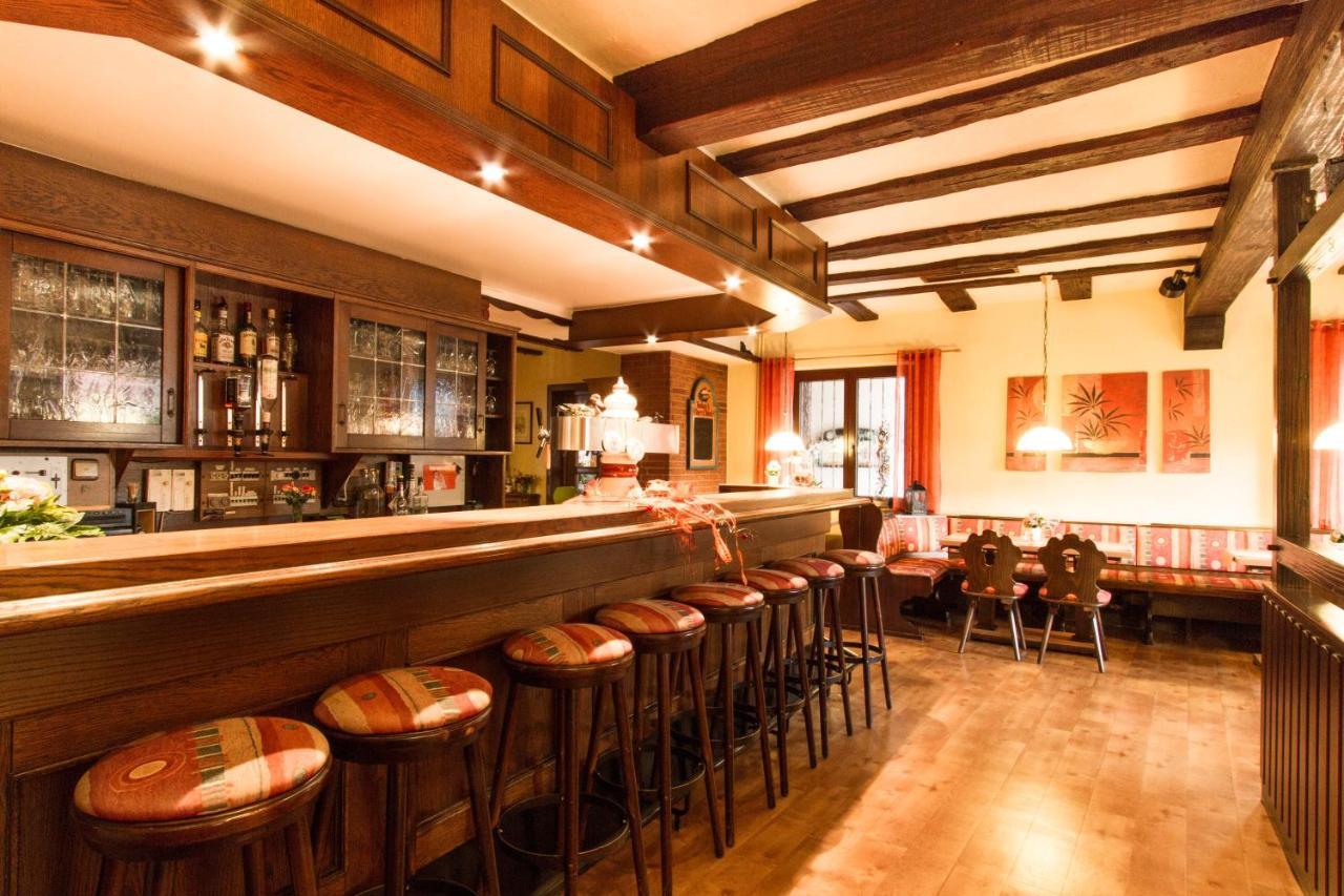 Großenlüder Hotel- Restaurant Zum Hirsch מראה חיצוני תמונה