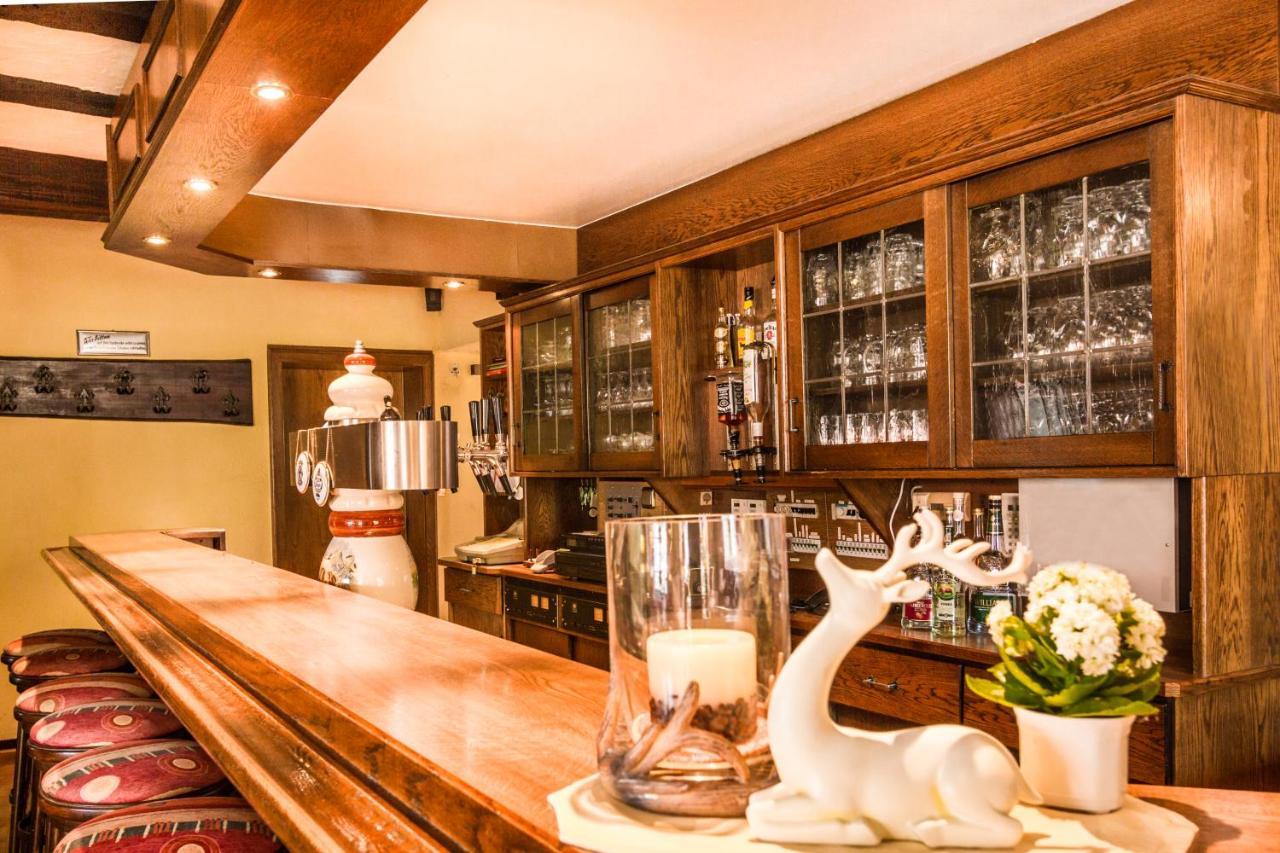Großenlüder Hotel- Restaurant Zum Hirsch מראה חיצוני תמונה