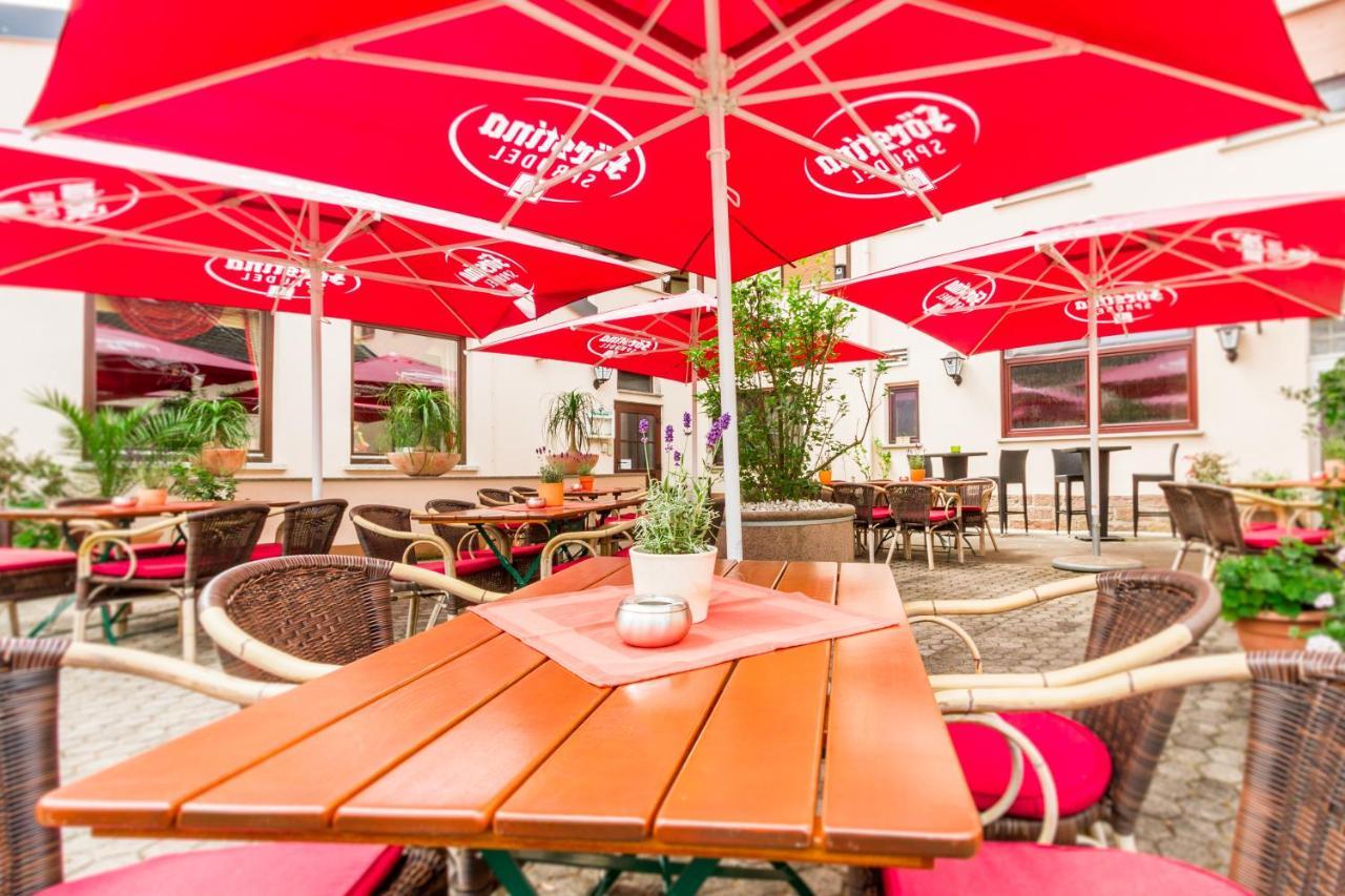 Großenlüder Hotel- Restaurant Zum Hirsch מראה חיצוני תמונה